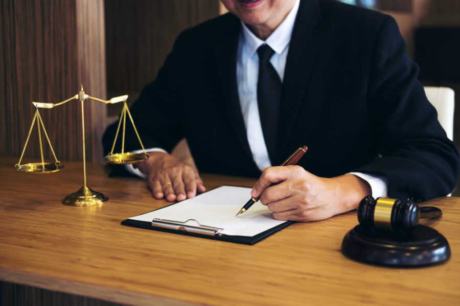 5 Reasons Why You Should Hire a Solicitor